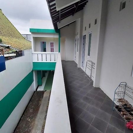 Oyo 90766 Gardenia Boarding House Hotel ปูร์โวเคอร์โต ภายนอก รูปภาพ